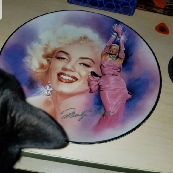 Marilyn Monroe Collector Plates - Picture 1 of 4